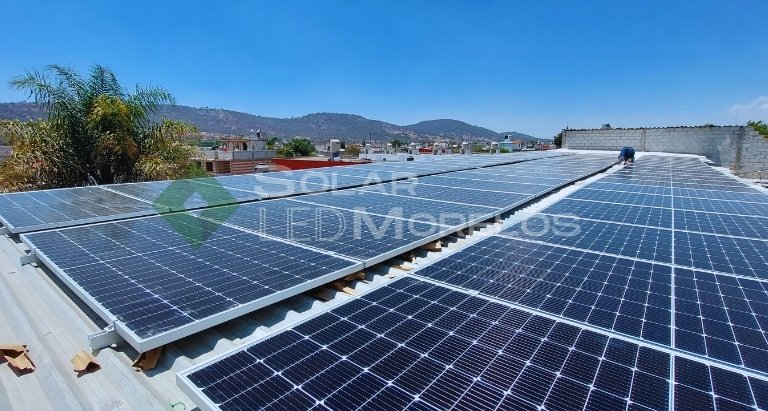 Potencia instalada: 244 KWp
